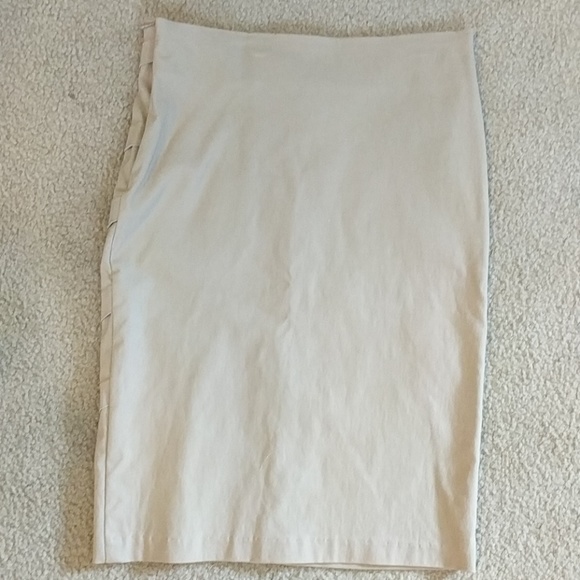 Pencil skirt - Picture 2 of 2